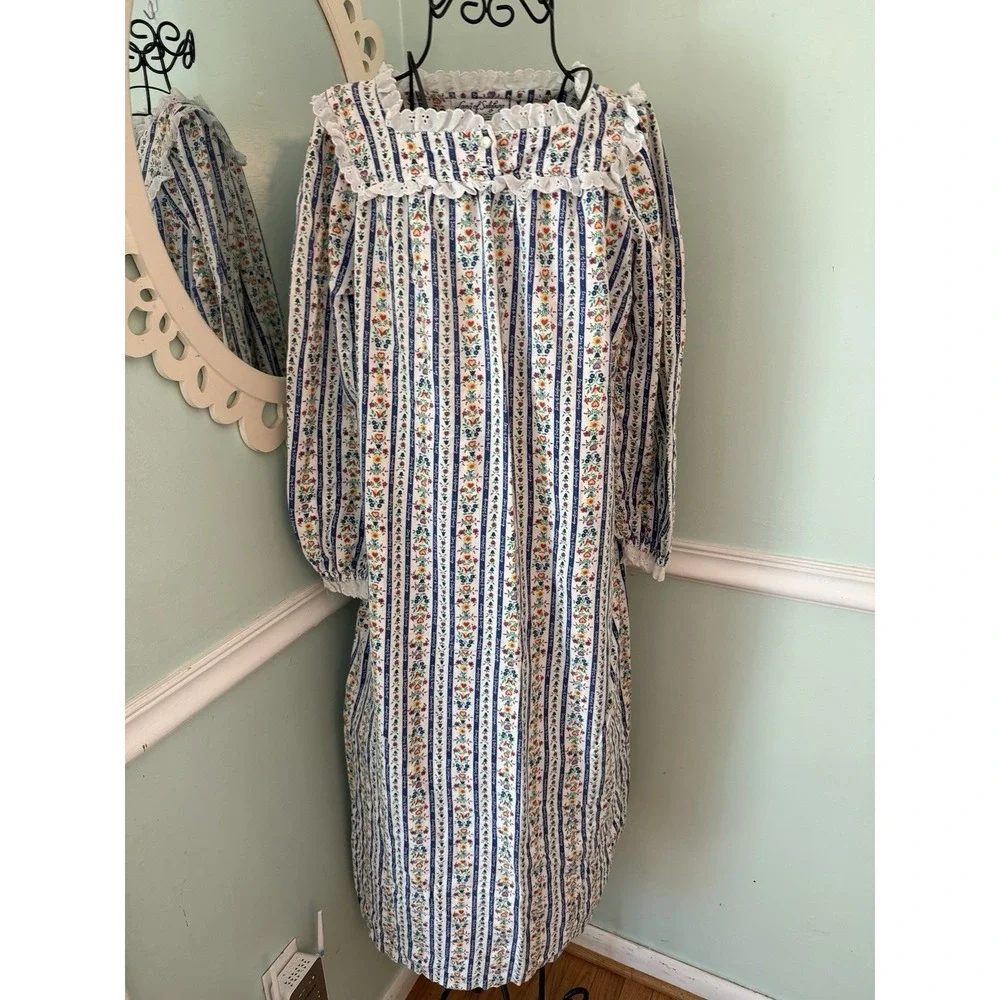Lanz Of Salzburg Sz S Red Blue Hearts Stripes Floral Eyelet Flannel Nightgown